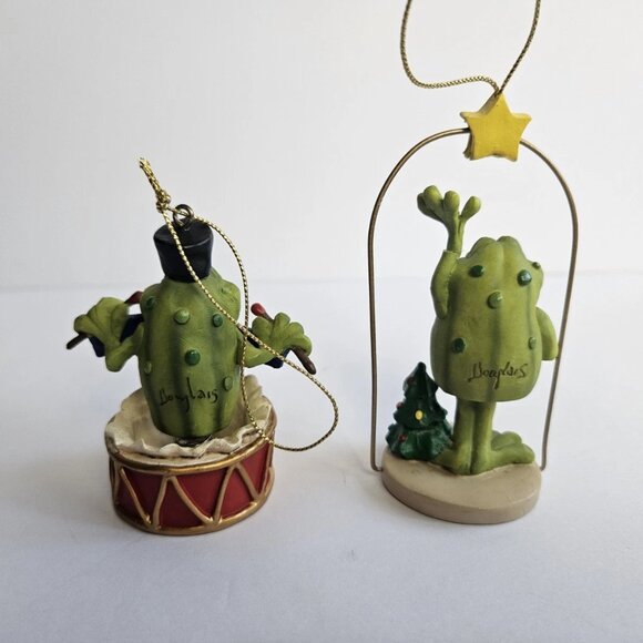 2 Vintage Russ Berrie Douglas Mistletoad Christmas Frog Nodder Bobble Ornaments - Picture 7 of 9